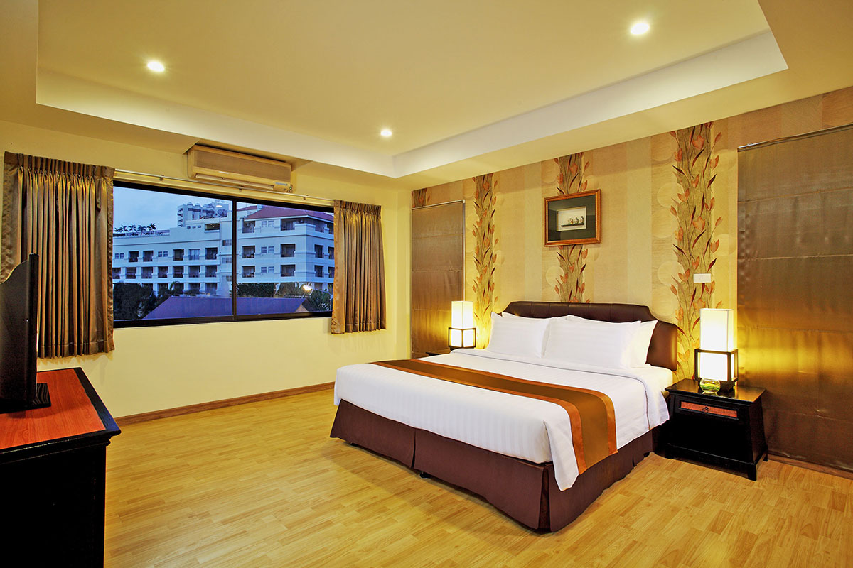 A4-03-Nova-Park-Pattaya-two-bedroom-suite-bedroom2-1